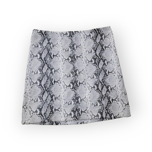 Wild Honey Faux Leather Snakeprint Mini Skirt White Gray Black Size Small - Picture 1 of 12